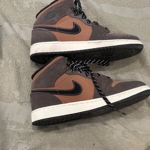 High top Brown Jordan’s